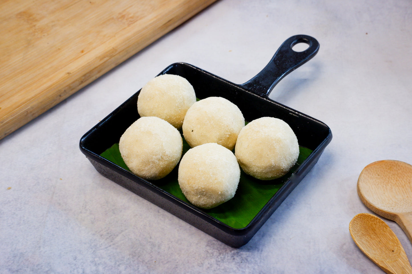 RAVA LADDU